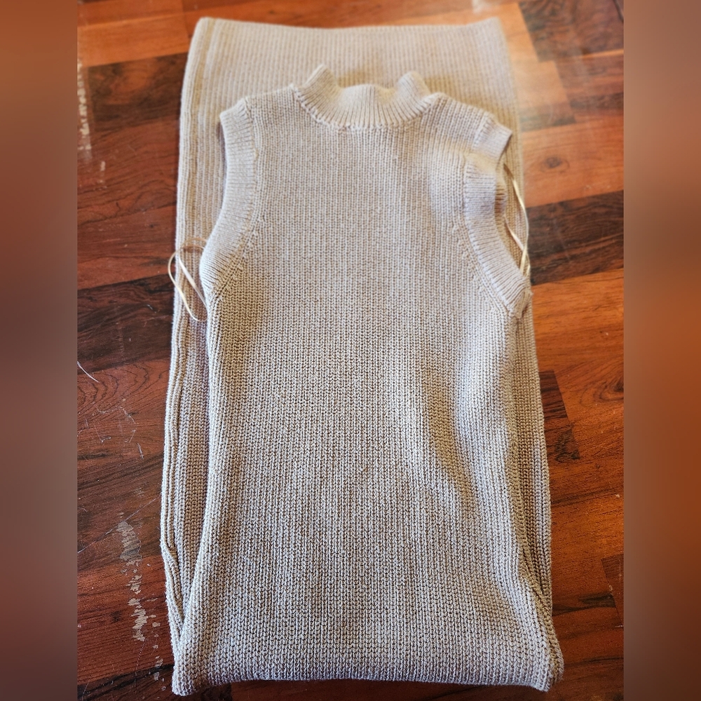 Dynamite Ribbed Bodycon Midi Dress - Picture 3 of 8
